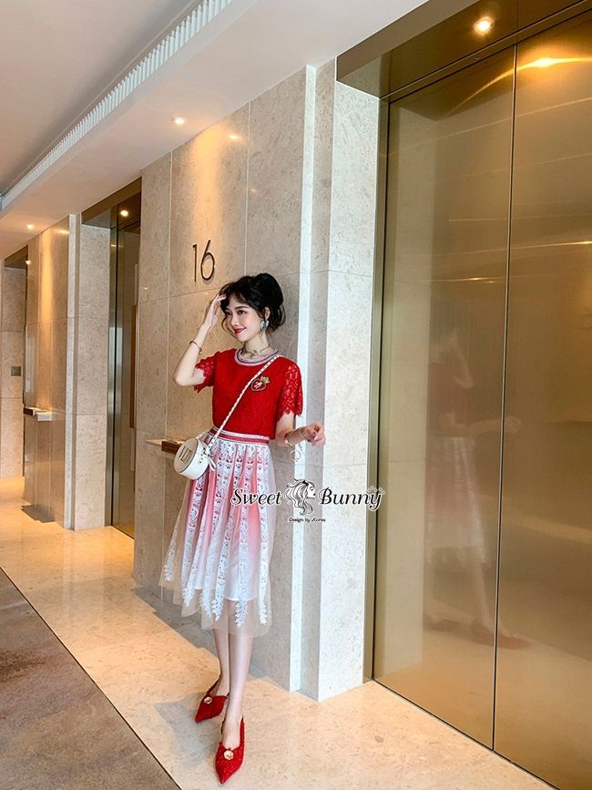 เสื้อคอกลมขอบยางริ้วสีๆ วิ้งเป็นประกาย