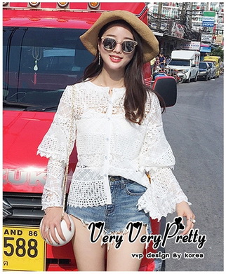 ชุดทรงแขนระบายเป็นชั้น