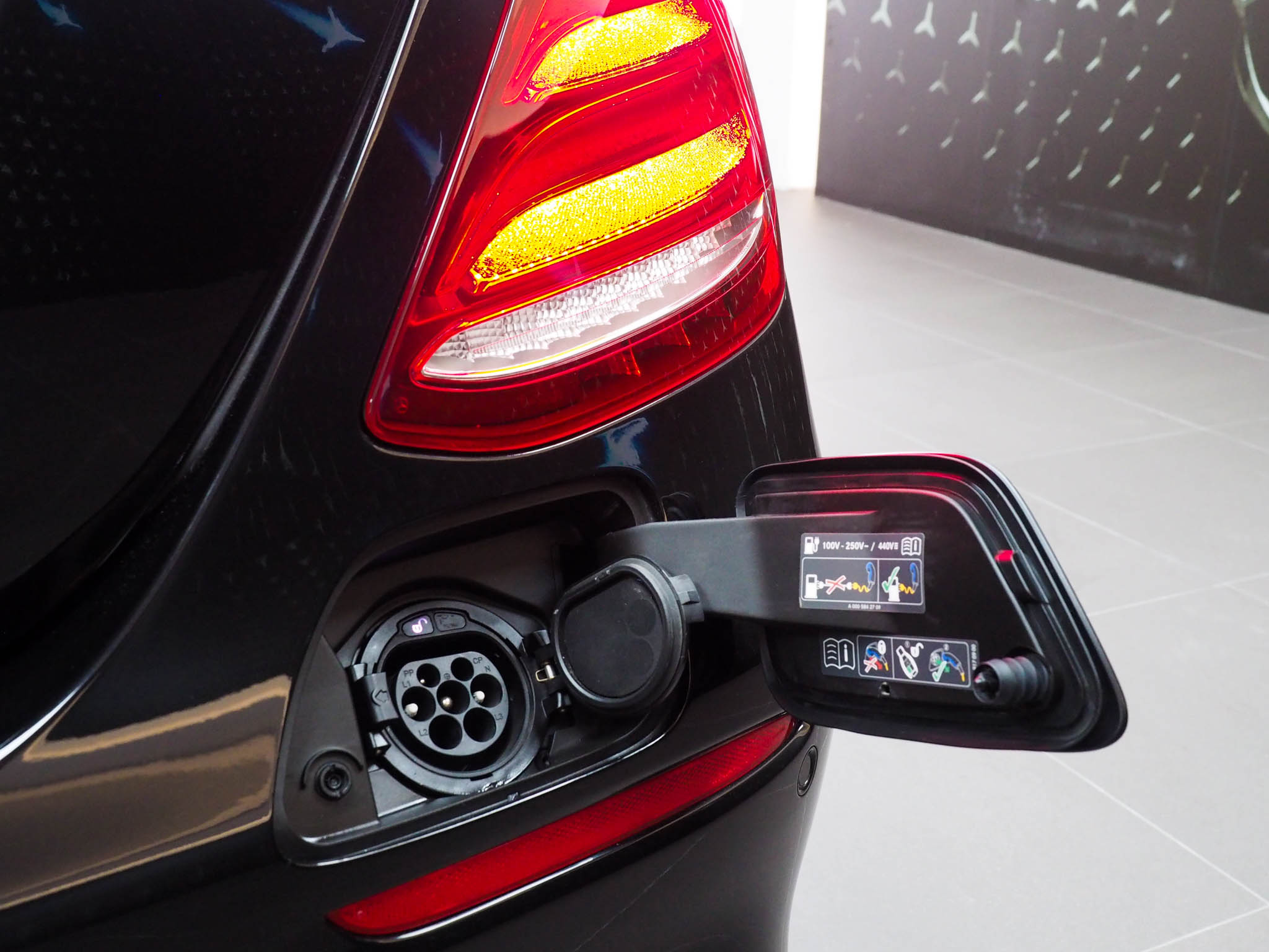 จองแล้ว E350e AMG Plug in Hybrid W213