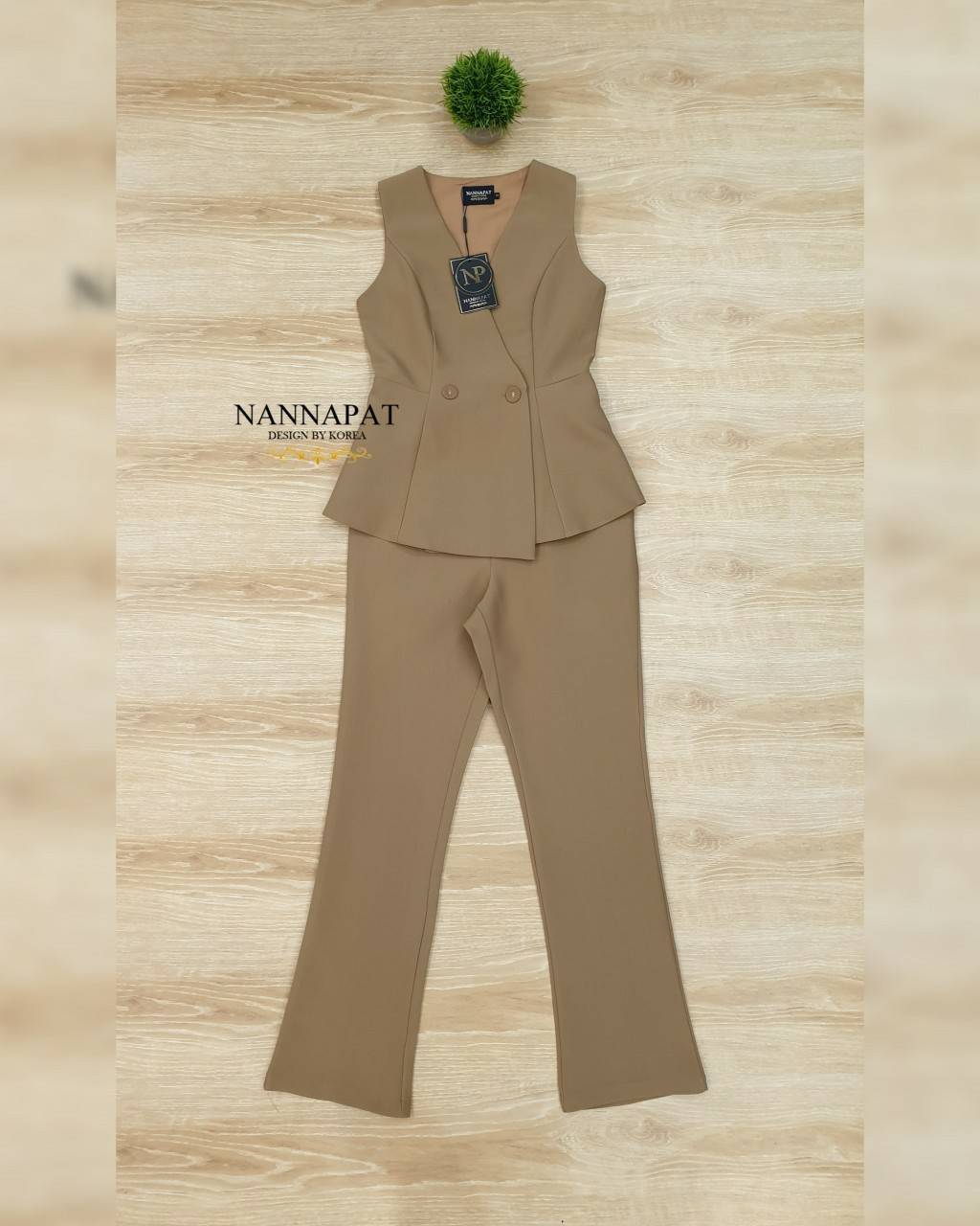 เสื้อแขนกุดกระดุมหน้ากางเกงทรงสวยเป๊ะ