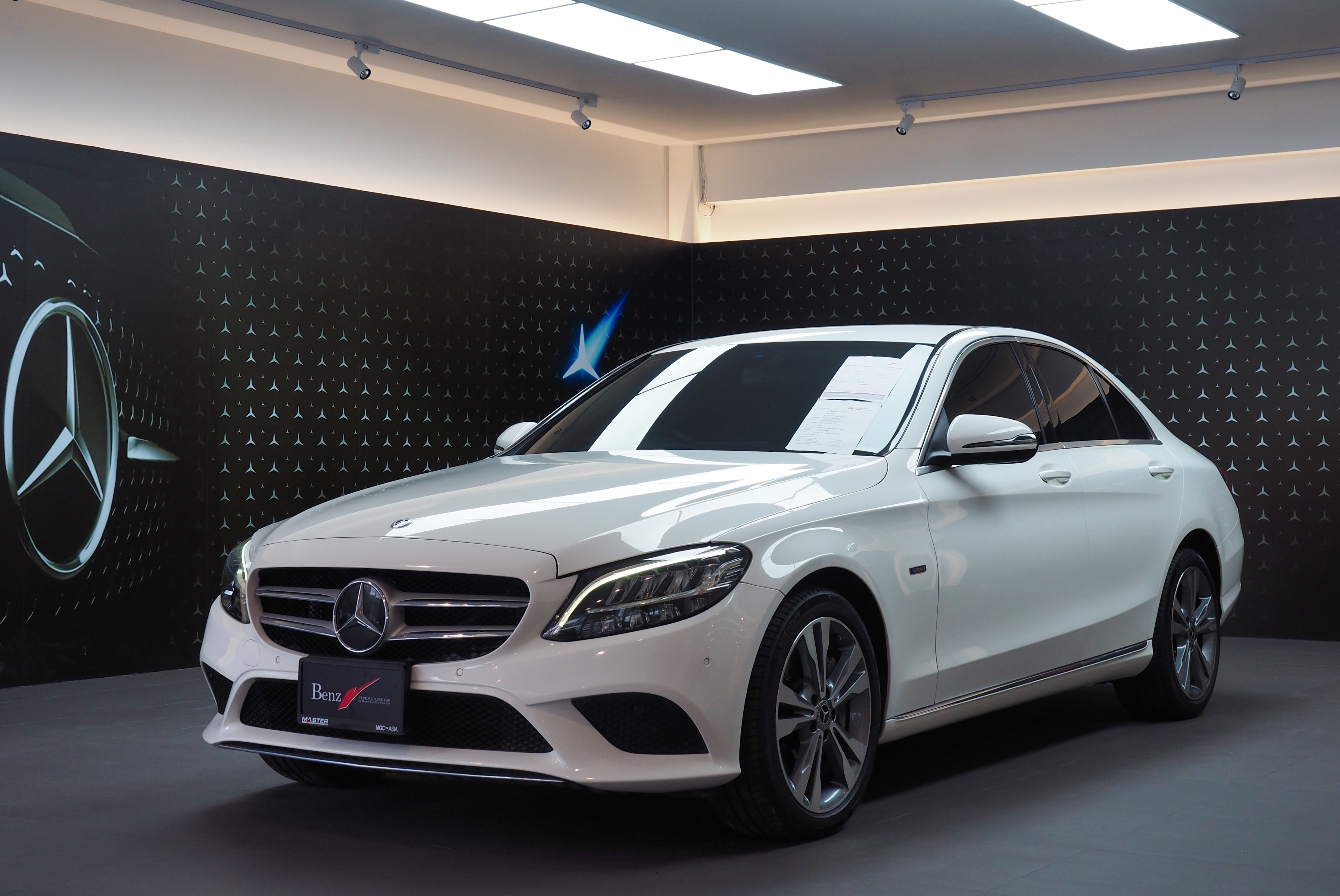 จองแล้ว C300e Plug in Hybrid Avantgarde W205