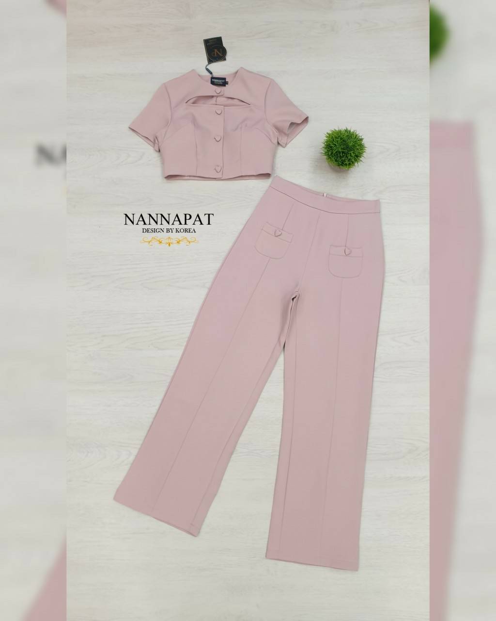 เสื้อคร็อปกระดุมหัวใจ