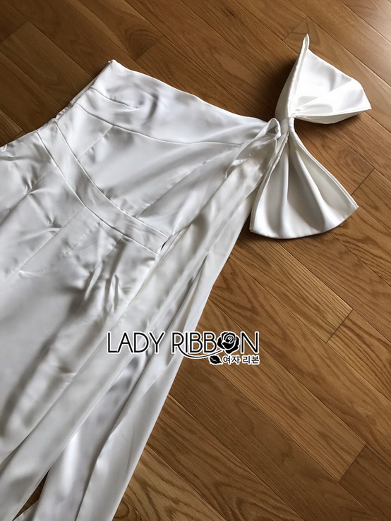 จัมป์สูทขายาวไหล่เดี่ยวผูกโบสีขาวสุดหรู