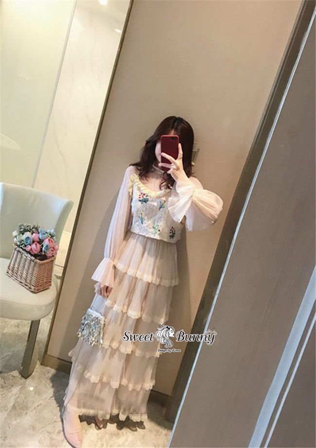 ชุดเดรสยาวเสื้อคอปเสื้อคอปเป็นผ้าลูกไม้ฉลุลาย