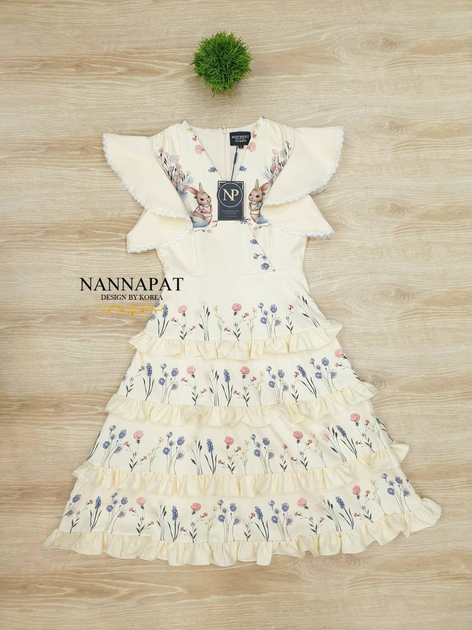 เดรสพิมพ์ลายสีสวยละมุน