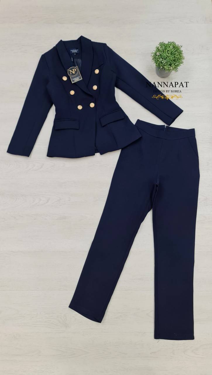 เสื้อสูทกระดุมหน้าสีทอง