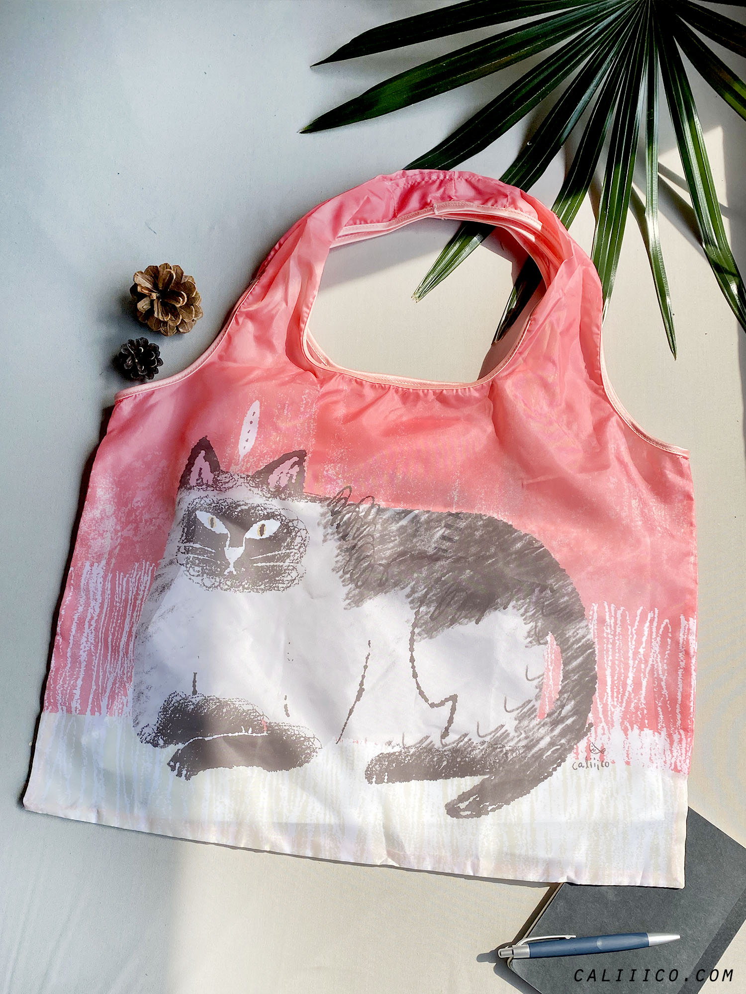 กระเป๋าพับเก็บได้ ลายแมวชมพูสีสวาท Foldable shopping bag