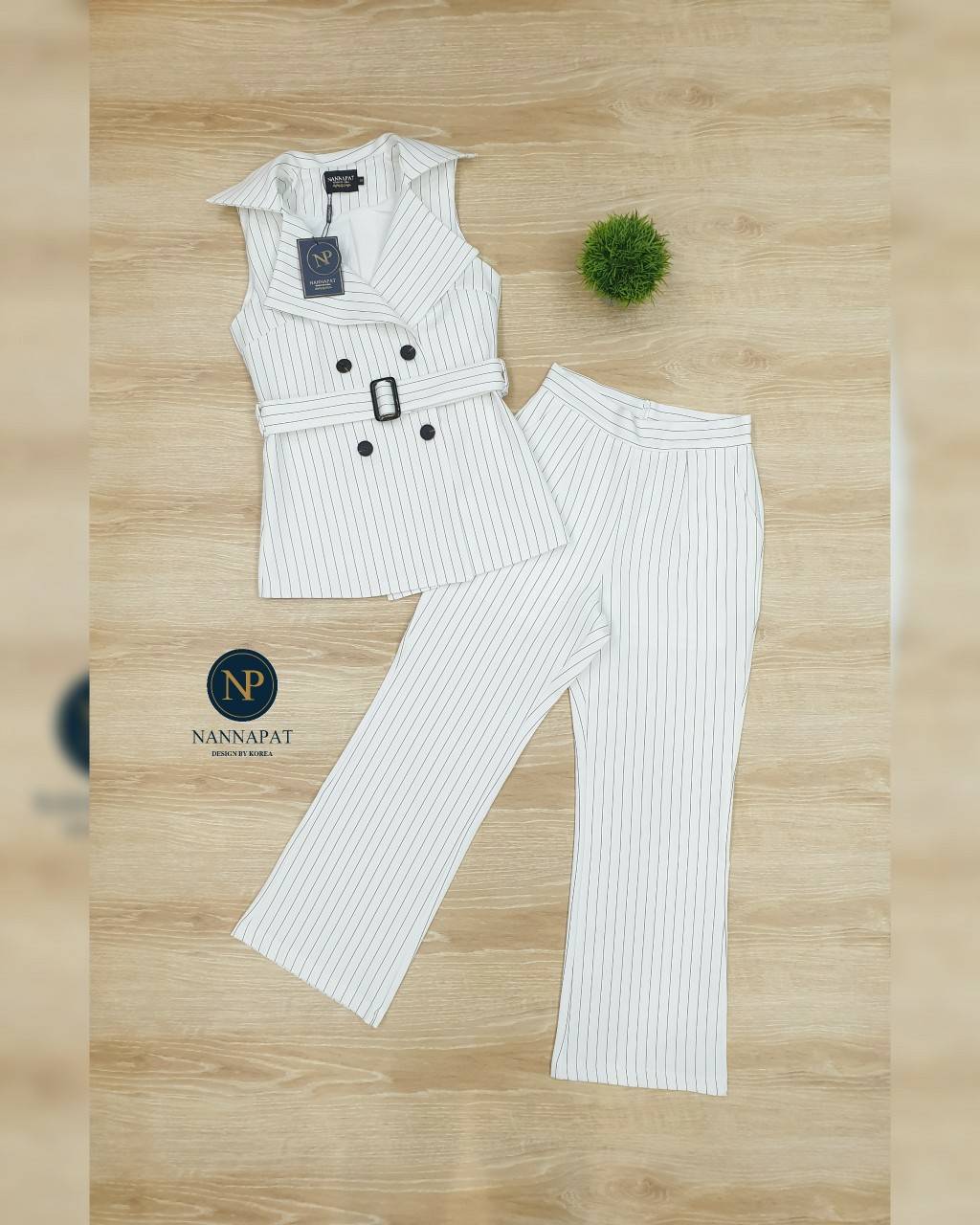 เสื้อคอปกกระดุมหน้ามีเข็มขัด