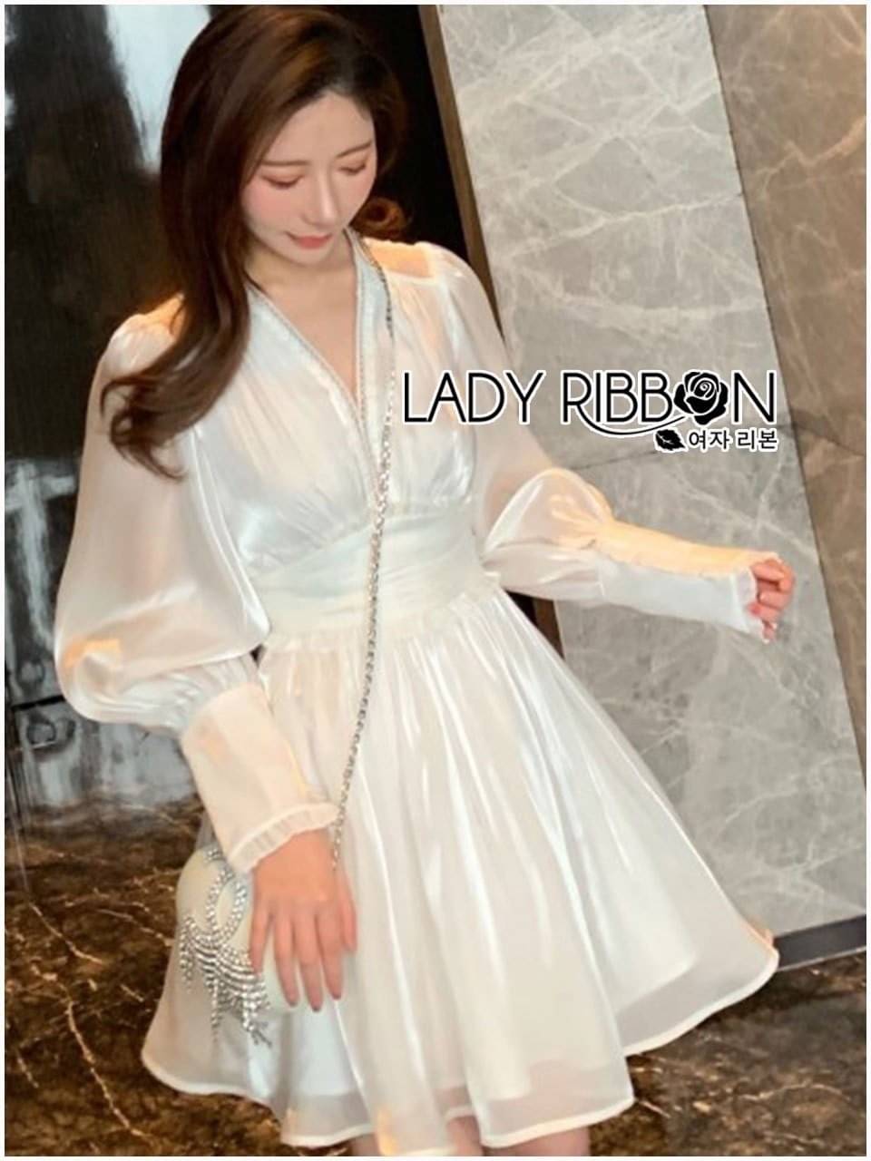 มินิเดรสผ้าเชียร์สีขาว