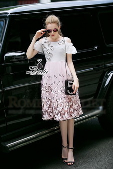 Lady Ribbon Online เสื้อผ้าออนไลน์ ขายส่งของแท้พร้อมส่ง เสื้อผ้า Lavida LV04010816 🍭Korea Design By Lavida natalie off shoulder butterfly decoration sweety
