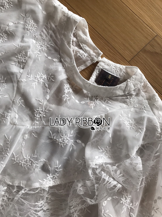 เสื้อผ้าลูกไม้ตกแต่งคอระบายสีขาวสุดหวาน