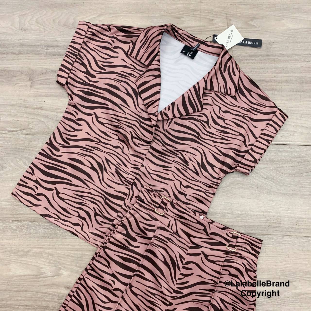 เสื้อเชิ้ตคอปกแขนสั้นมาพร้อม