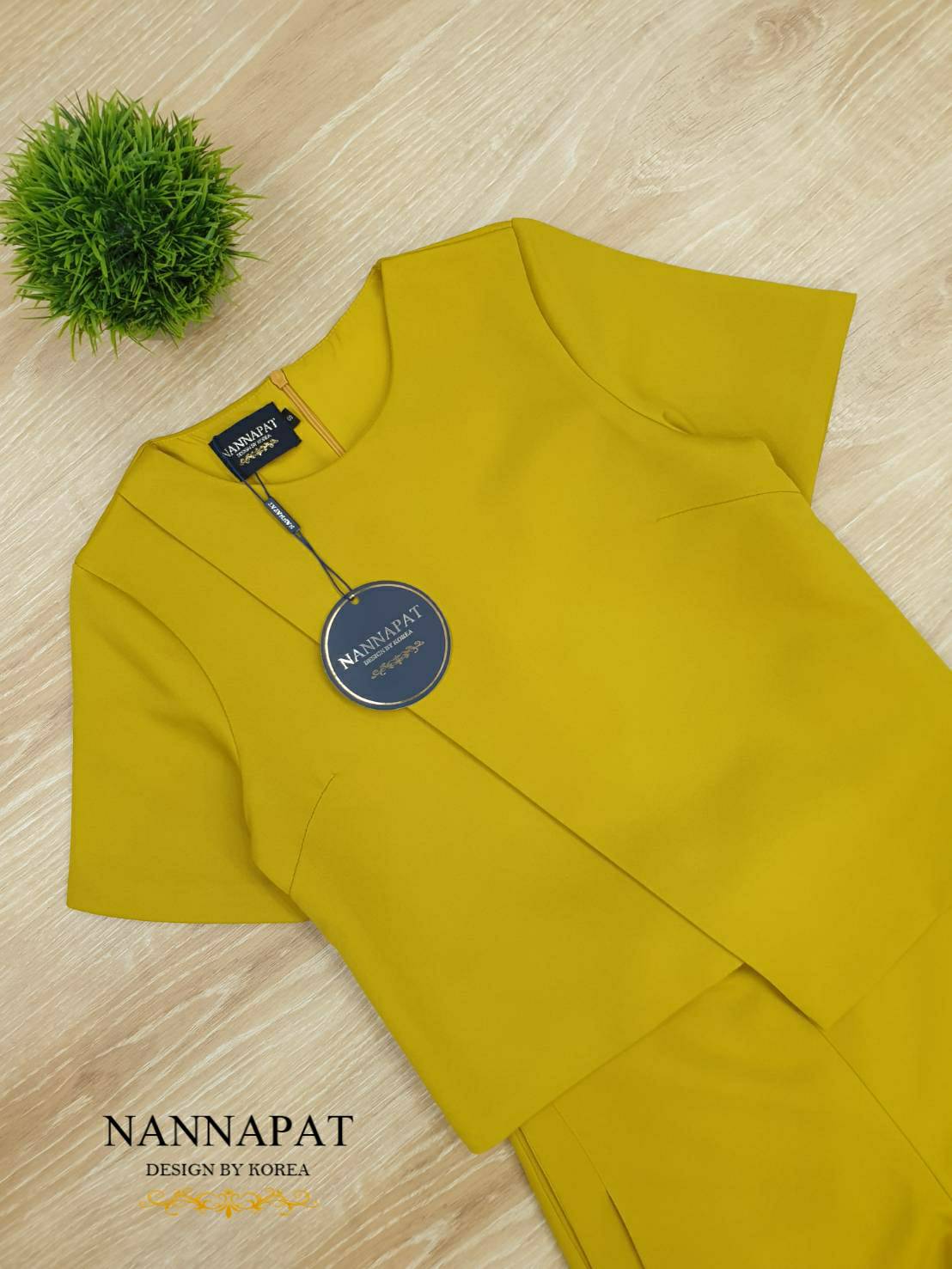 เสื้อซิปหลัง ดีไซน์สองระดับ