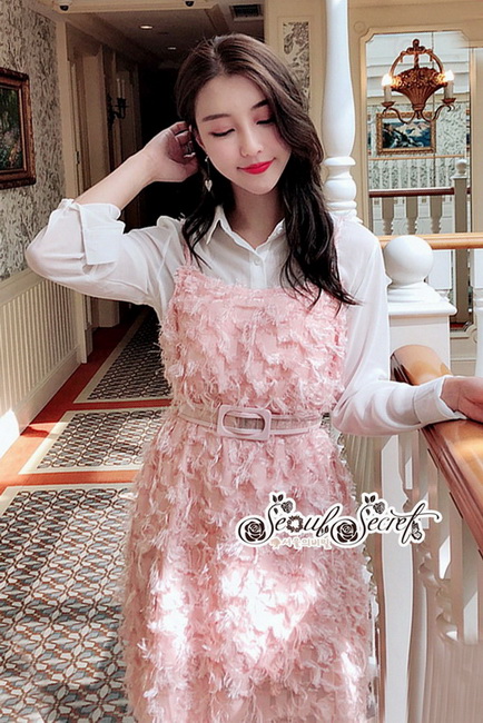 เสื้อเชิ้ทสีขาวเนื้อผ้าชีฟองทรงเข้ารูป