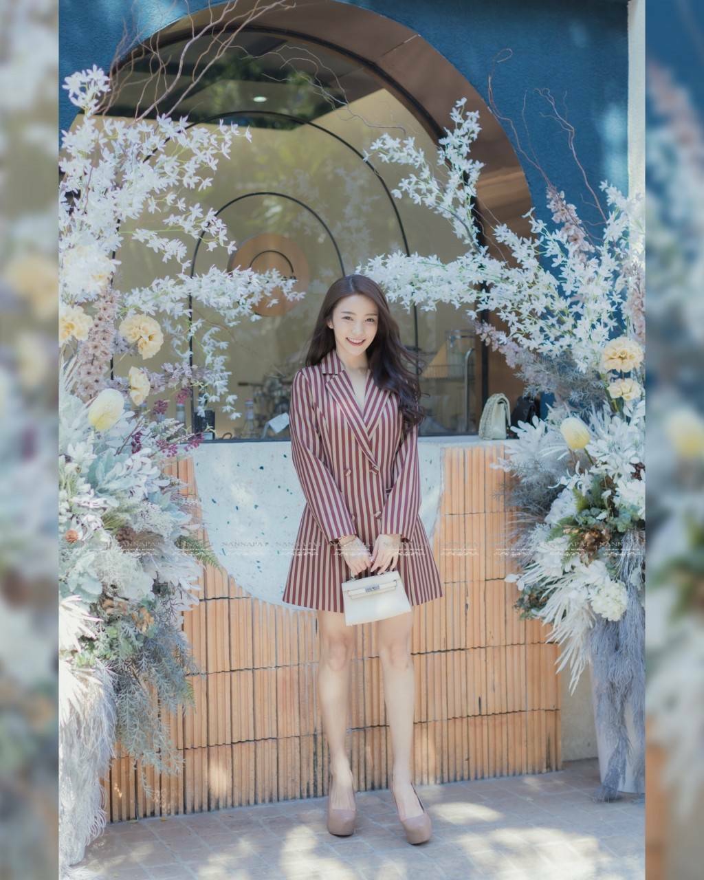 เดรสสูทลายทางสีแดงเข้ม