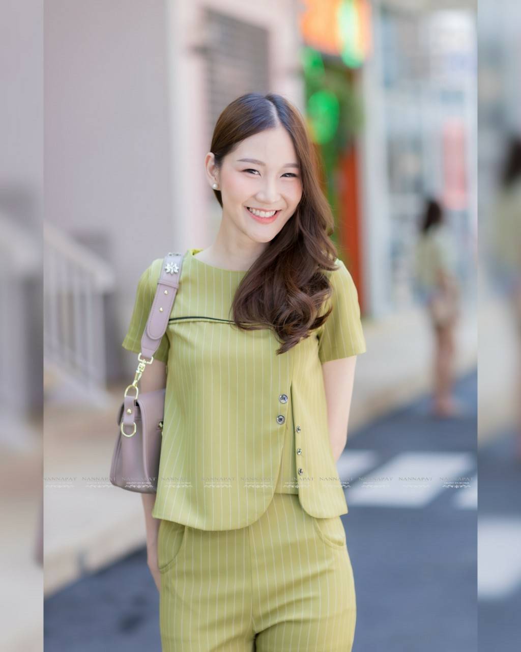 ชุดกางเกงมีกระเป๋าข้าง เข้ารูปทรงสวย