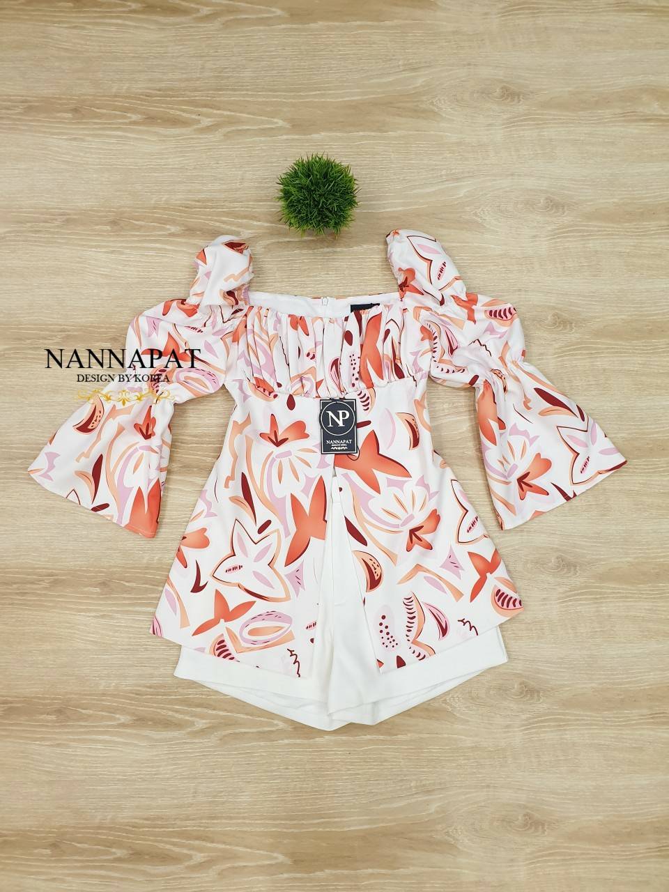 เสื้อผ่าหน้า ช่วงแขนเป็นสม็อค