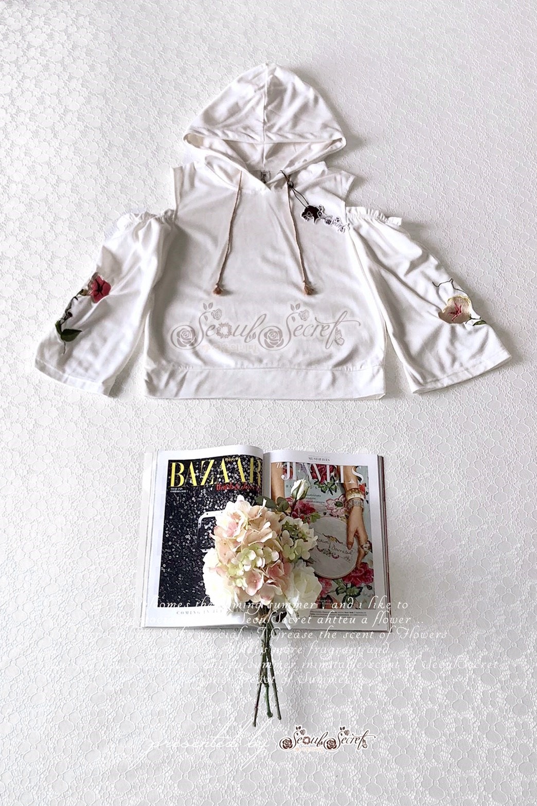 เสื้อเนื้อผ้าโฟรเวย์โทนสีขาวออฟไวท์
