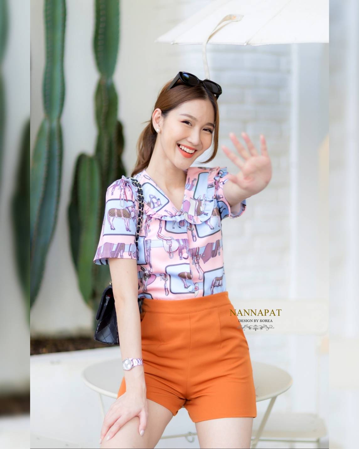 เสื้อกระดุมหน้า ลายกราฟฟิกเก๋ไก๋