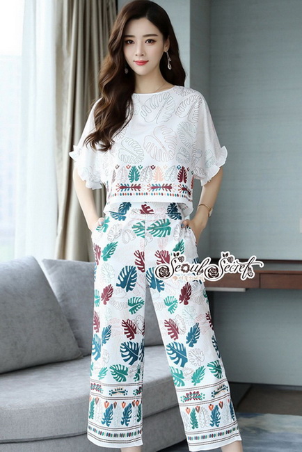 ทรงเสื้อครอปแขนเสื้อทรงปีกค้างคาว
