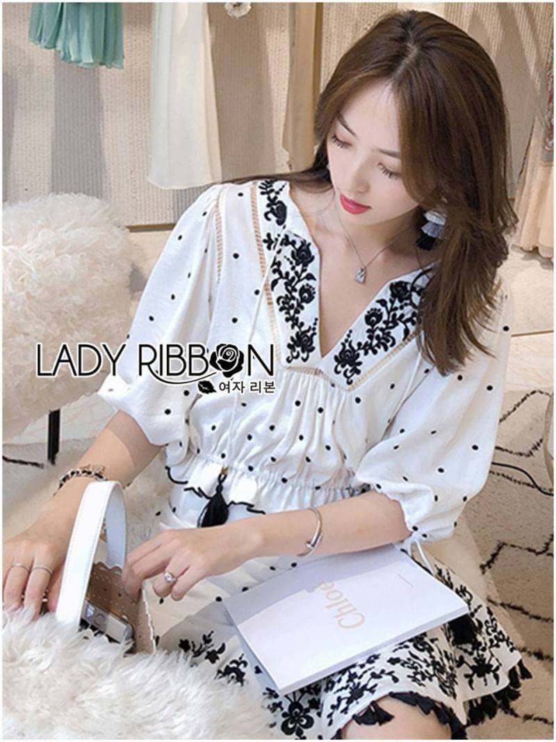 เซ็ตเสื้อและกระโปรงผ้าลินินสีขาวปักลายจุดสีดำ