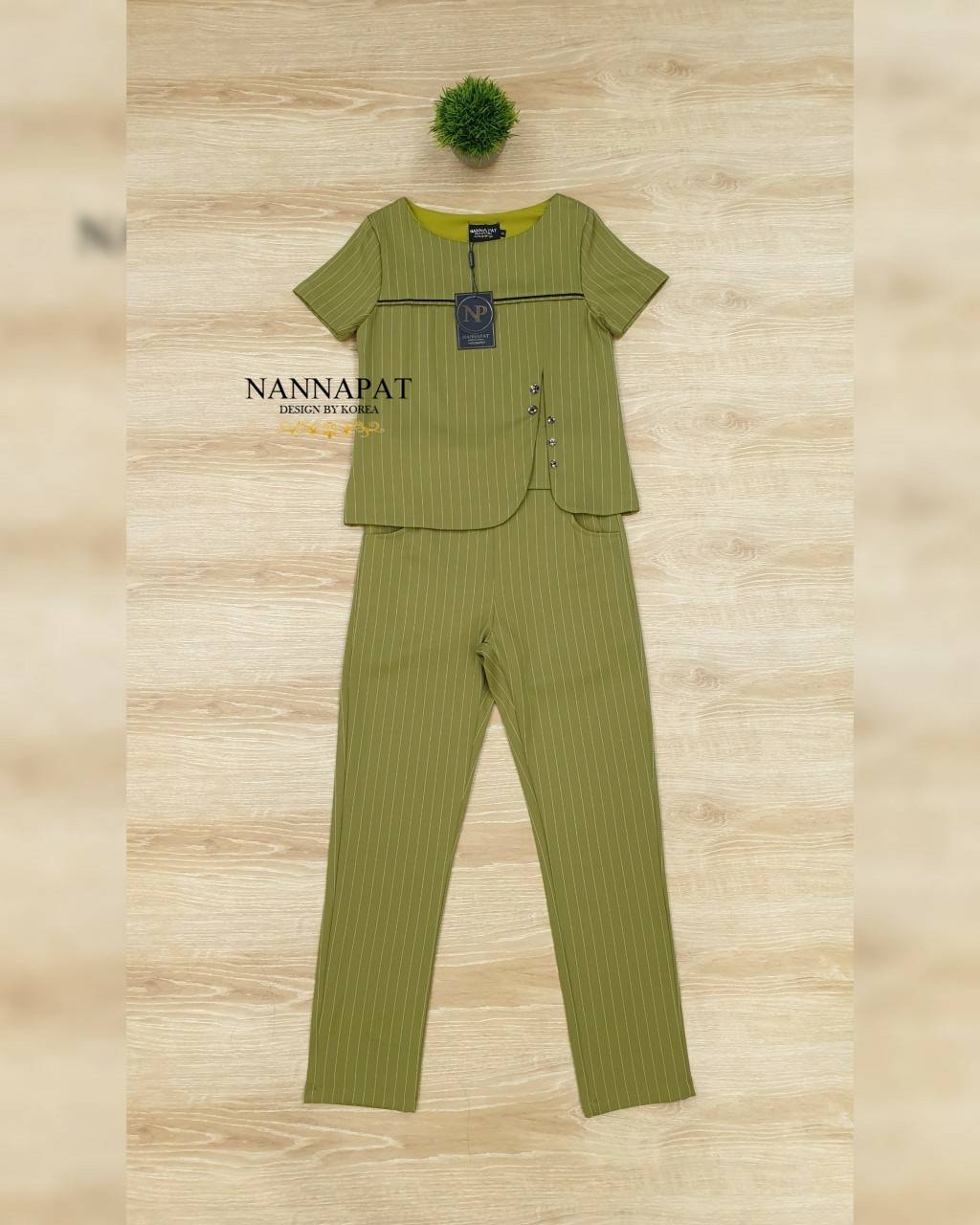 ชุดกางเกงมีกระเป๋าข้าง เข้ารูปทรงสวย