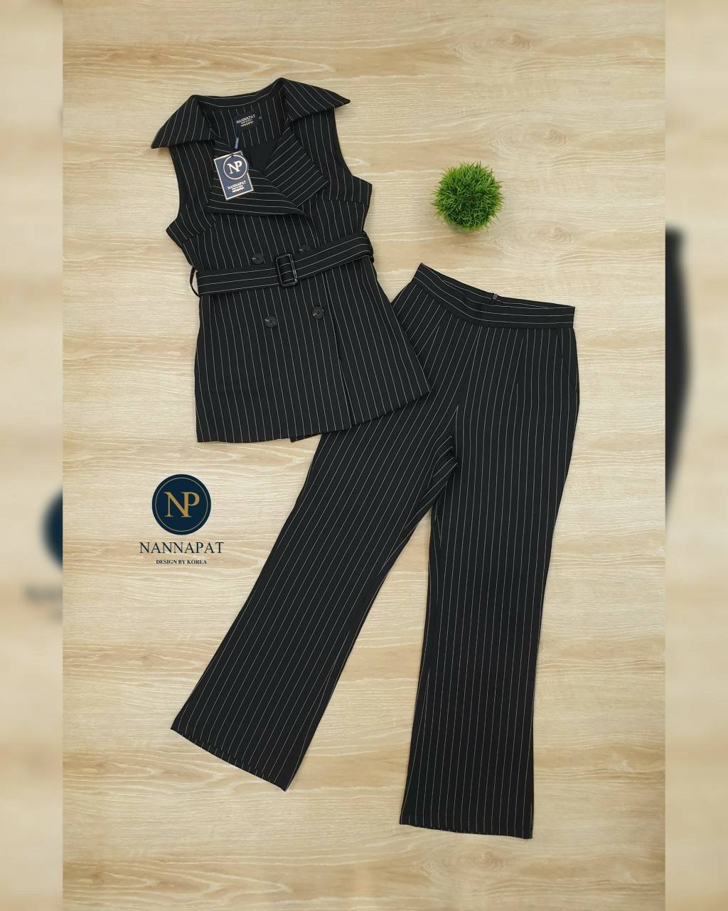 เสื้อคอปกกระดุมหน้ากางเกงขาบาน