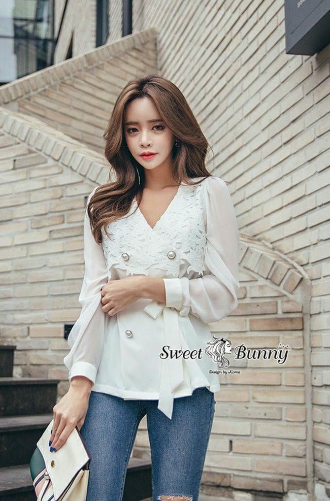 เสื้อคอวีป้ายอกเฉียงข้าง ใช้ผ้าลูกไม้
