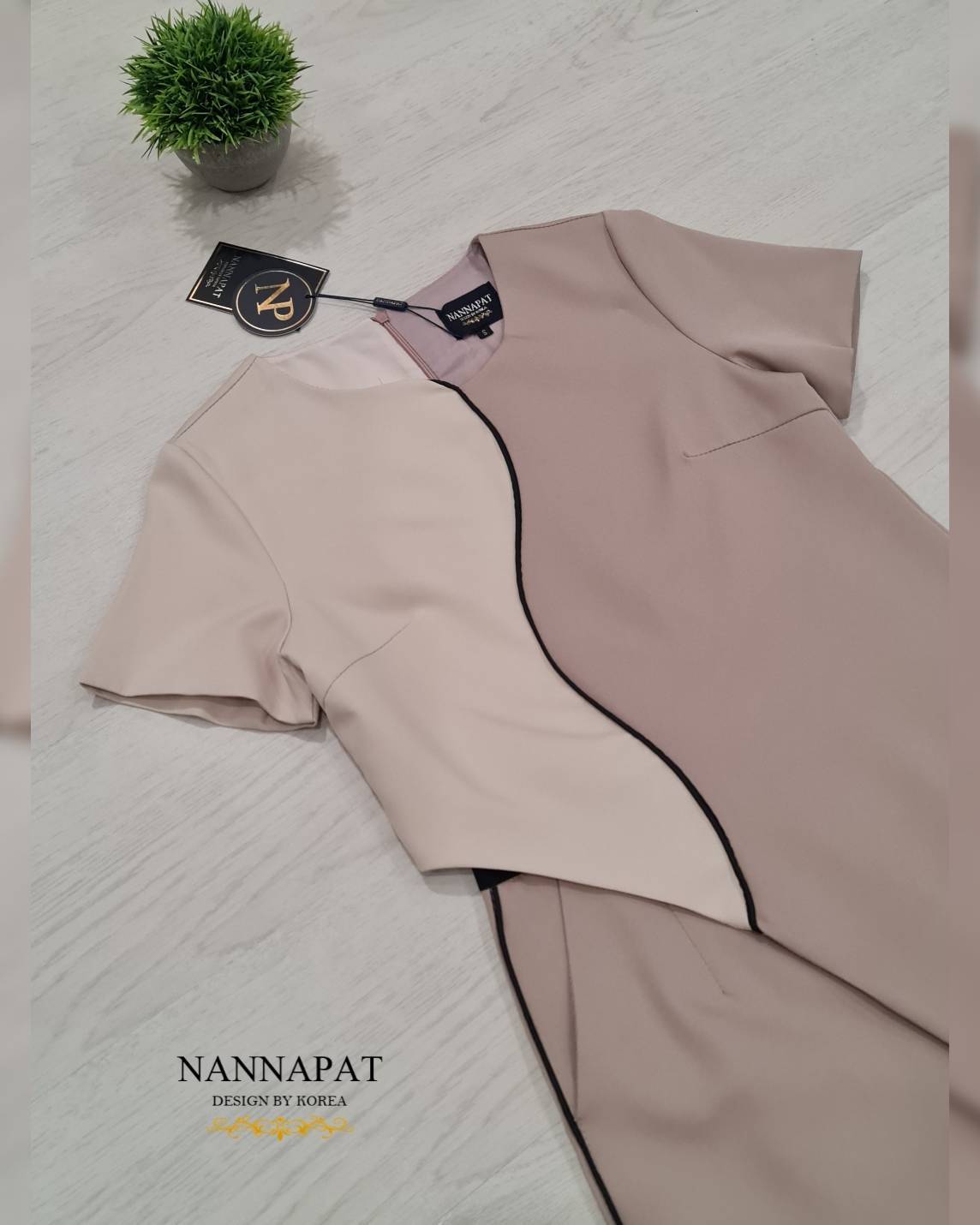 เสื้อทูโทนตัดเส้นดำ ซิปหลัง