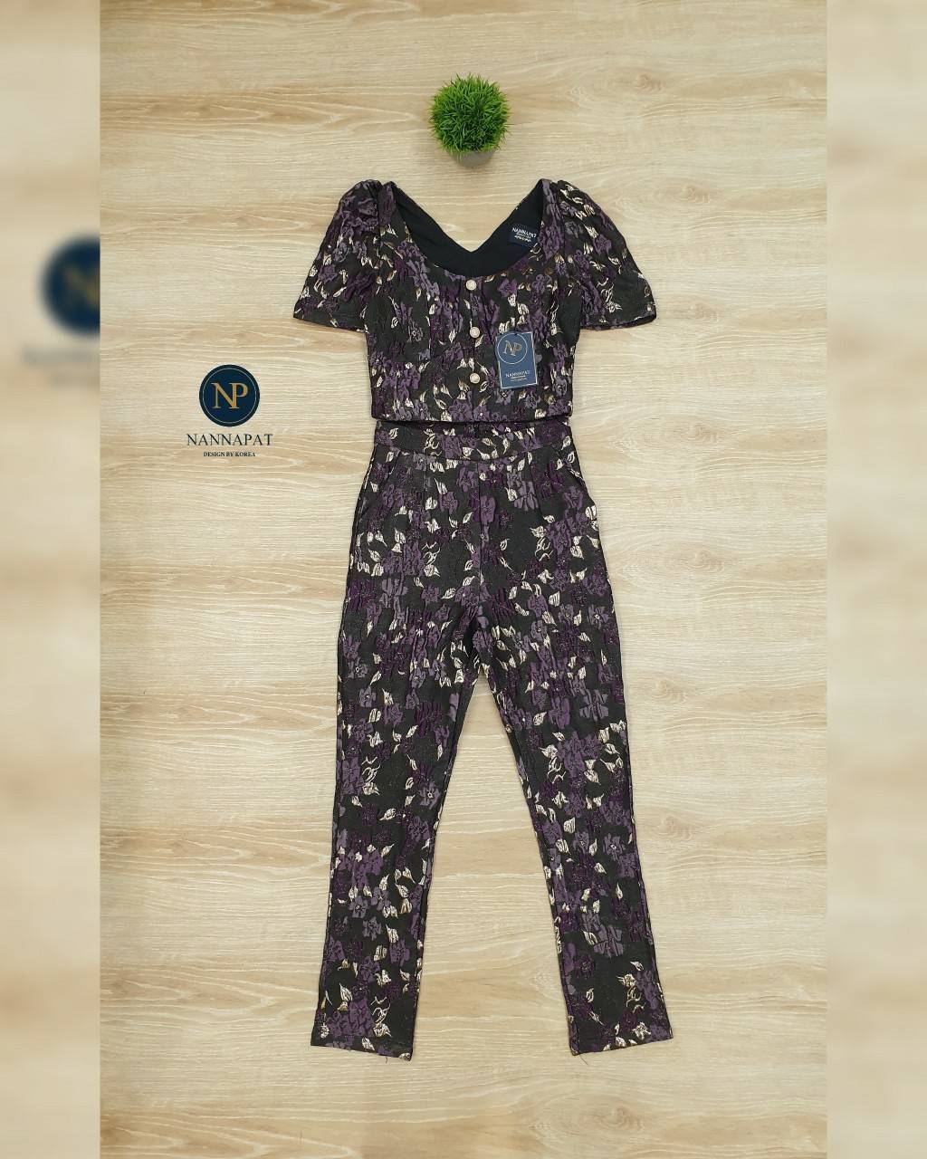 เสื้อซิปหลัง แต่งกระดุมหน้า