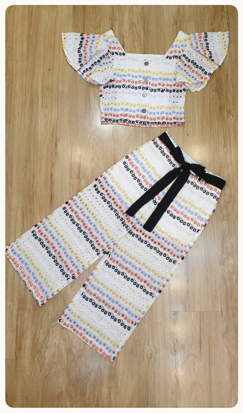 ชุดเซ็ท เสื้อคอเหลี่ยม แขนสั้นระบายปิดแขน
