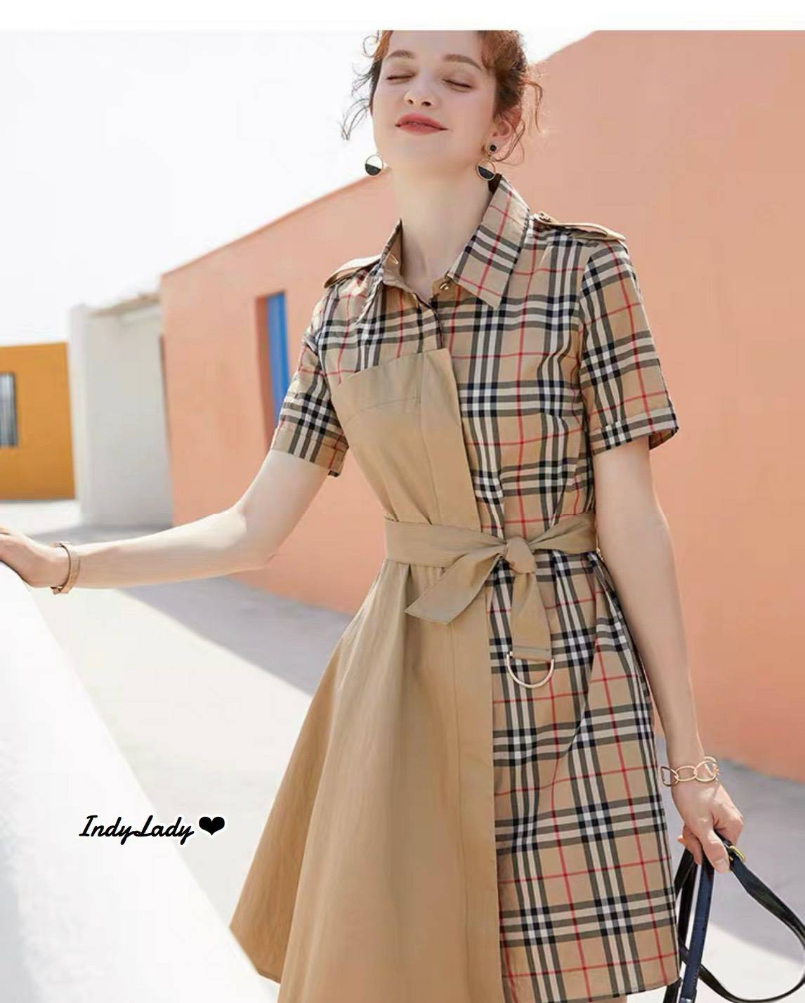 เดรสสั้น burberry คอปกแขนสั้น