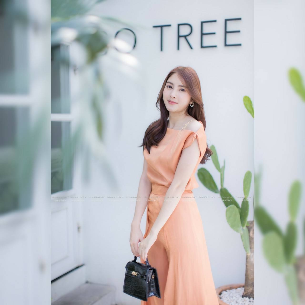 เสื้อสวมหัวไหล่โซ่ต่างระดับกางเกงขายาว