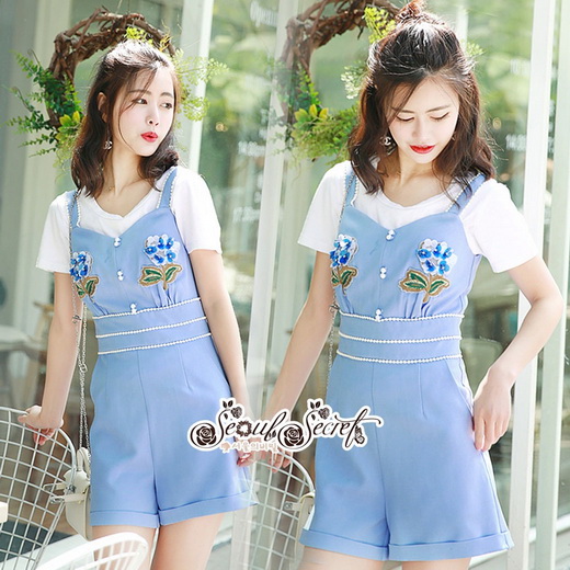 จั๊มสูทขาสั้นเนื้อผ้าคอตตอนโทนสีฟ้าอ่อน