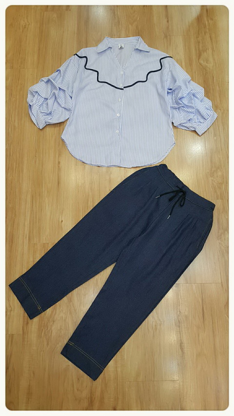 เสื้อผ้าเชิ้ตคอตตอน ลายริ้วฟ้าขาว คอปกอกทรงวี