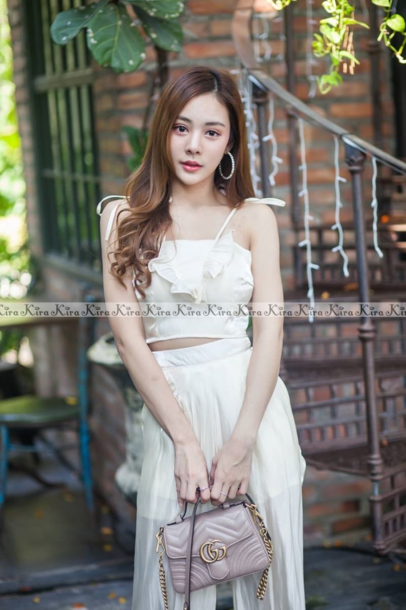 ชุดเซทเสื้อครอป เกร๋ๆใส่คู่กับกางเกงเอวสูง