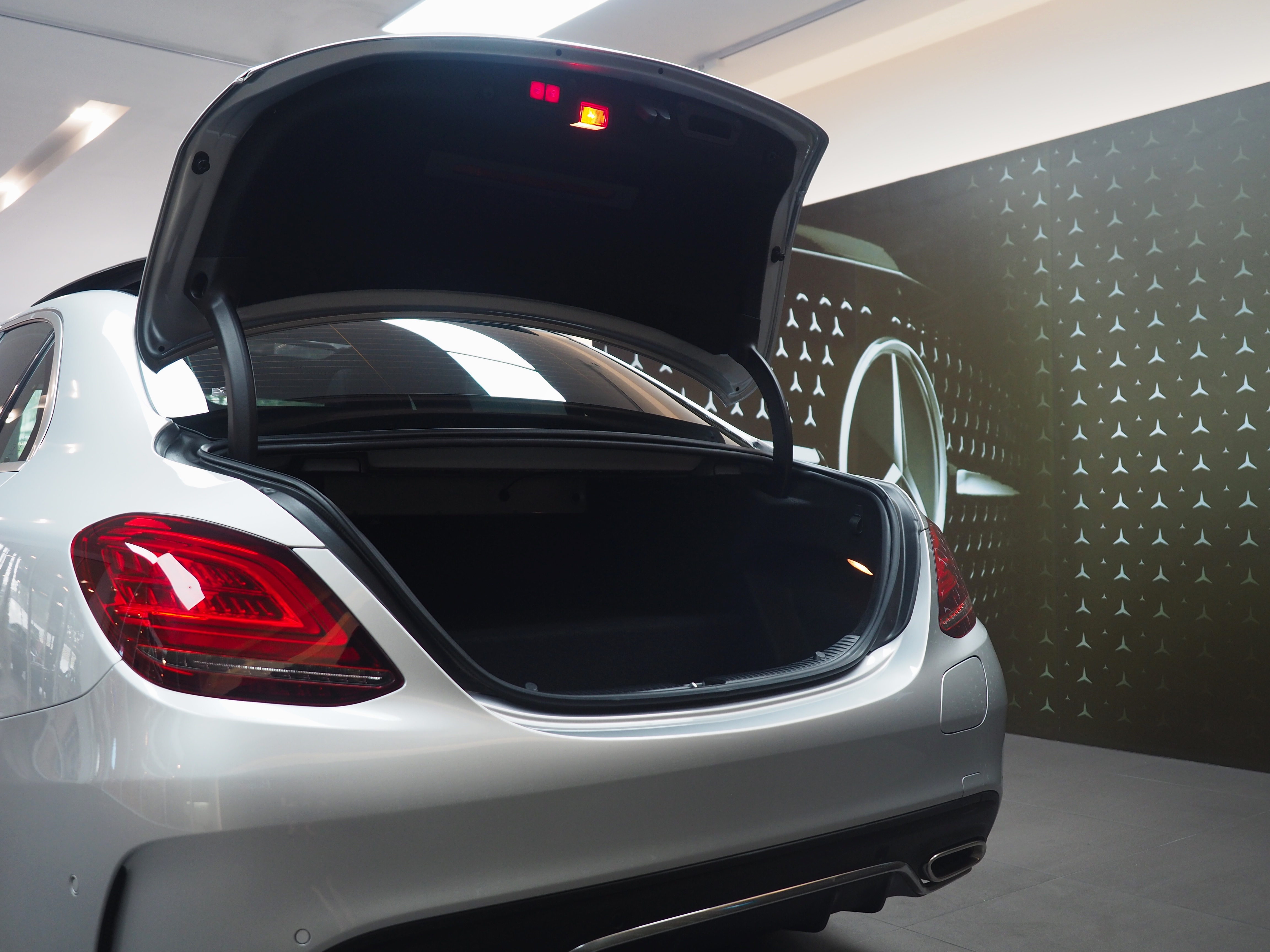 จองแล้ว C300e Plug in Hybrid AMG W205