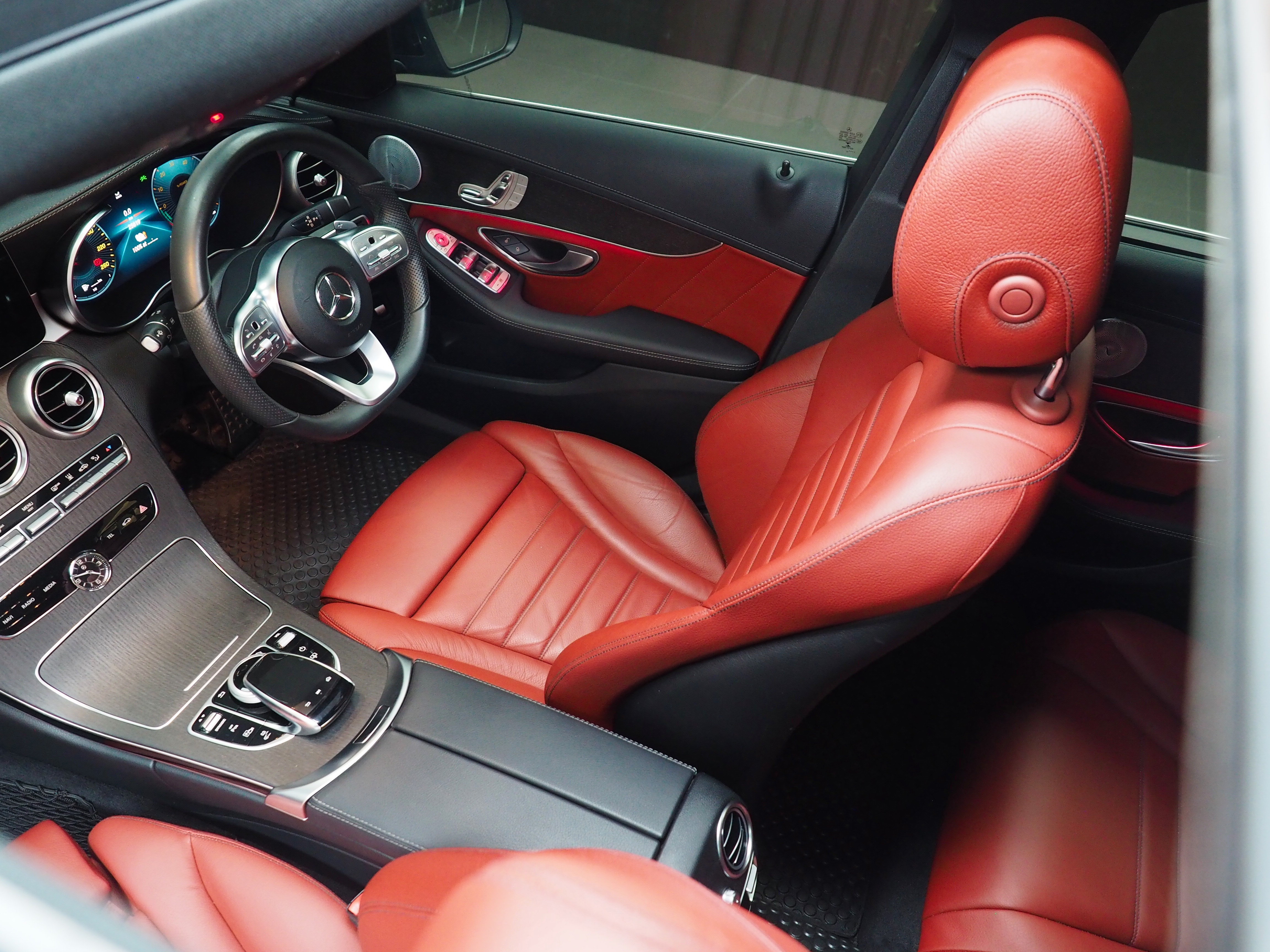 จองแล้ว C300e Plug in Hybrid AMG W205