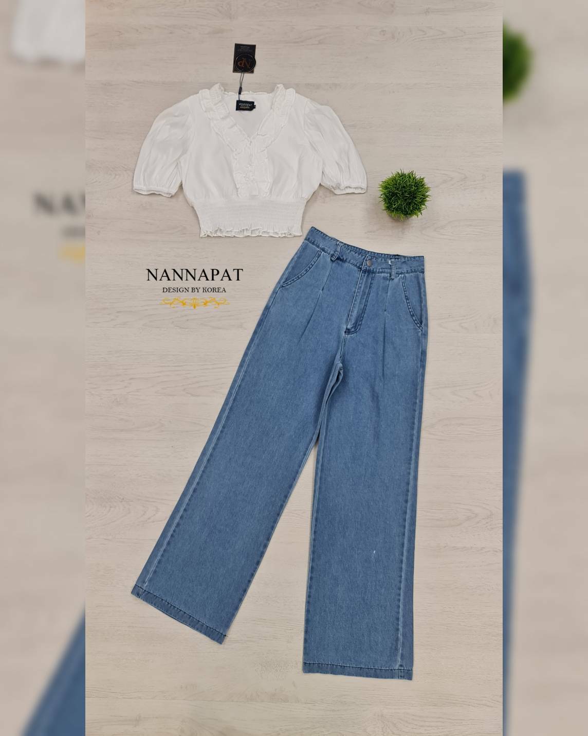 งานเอวสม็อค แม็ชกับยีนส์ได้ลงตัว