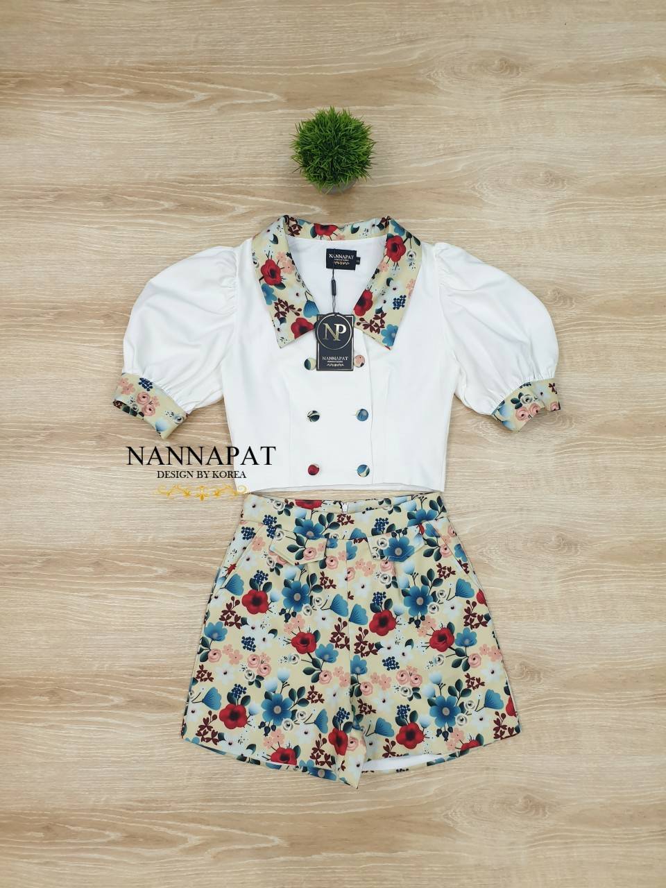 เสื้อกระดุมหน้า กางเกงมีกระเป๋าข้าง ลายดอกไม้