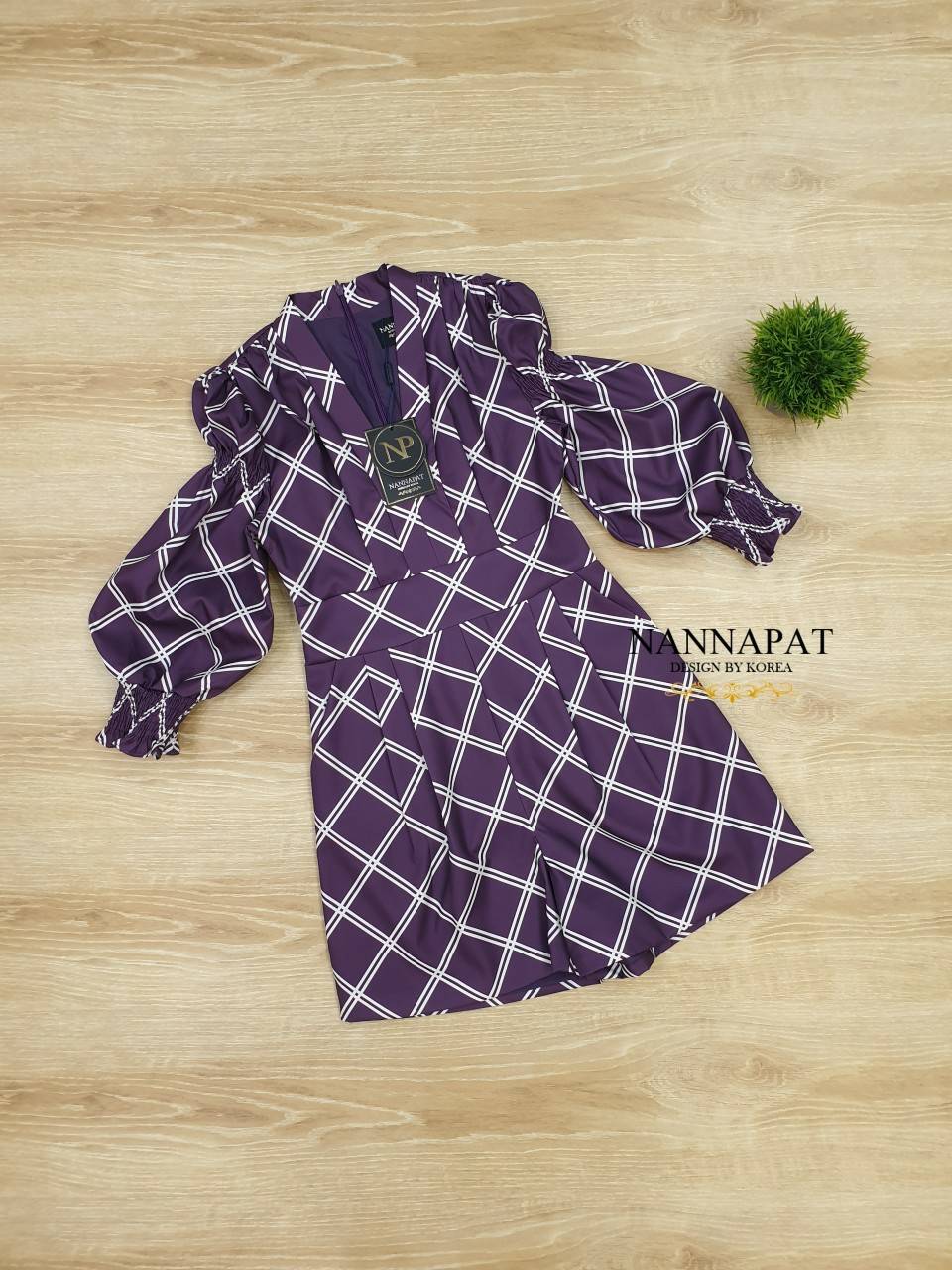 เพลสูทสีม่วงซิปหลังแต่งจีบแขนพอง