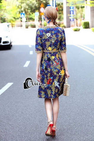 ชุดเดรสคอกลมแขน 3 ส่วน