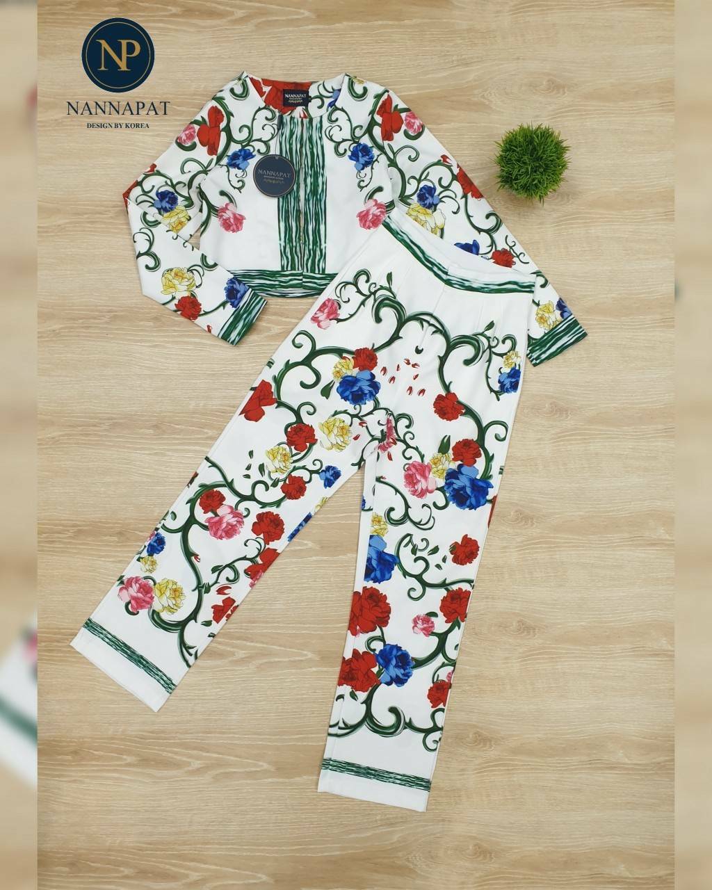 เสื้อคลุมมีตะขอหน้ากางเกงขายาว