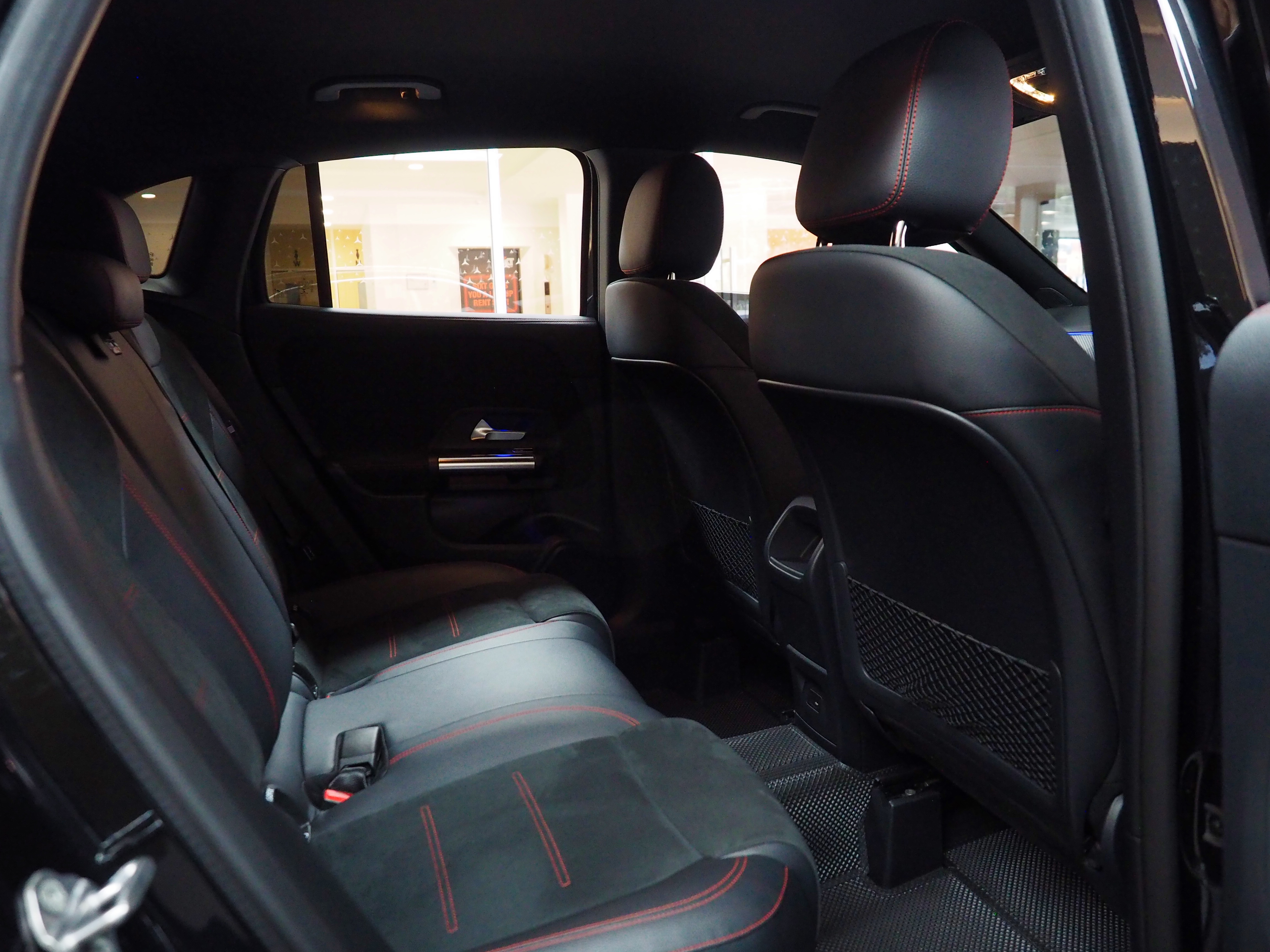 จองแล้ว GLA200 AMG Dynamic W247