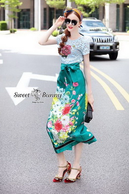 เสื้อลูกไม้ผ้าหนาคอกลมแขนสั้น พร้อมกระโปง