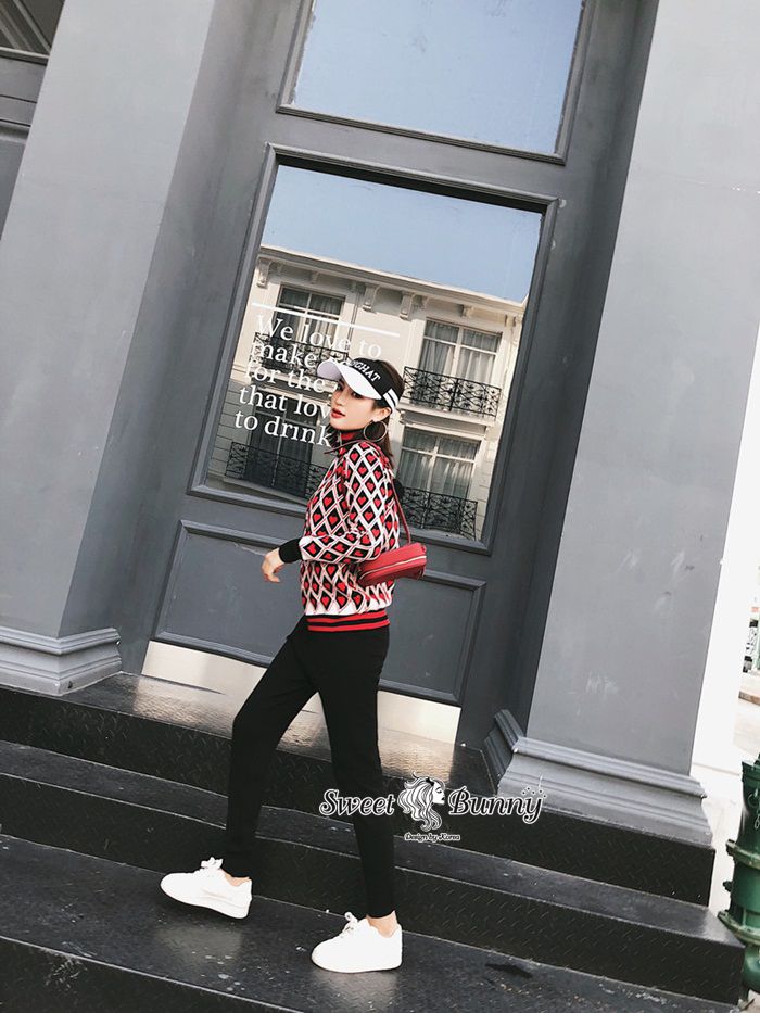 เสื้อทรงแจ๊คเก็ตซิปหน้าลายแดง