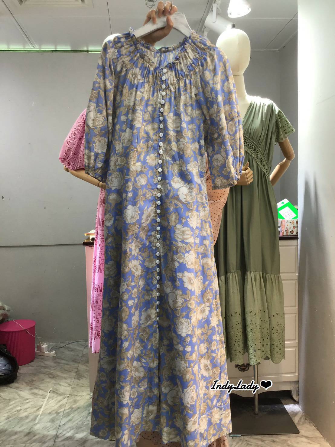 Maxi Dress แขนสั้น ลายดอกไม้