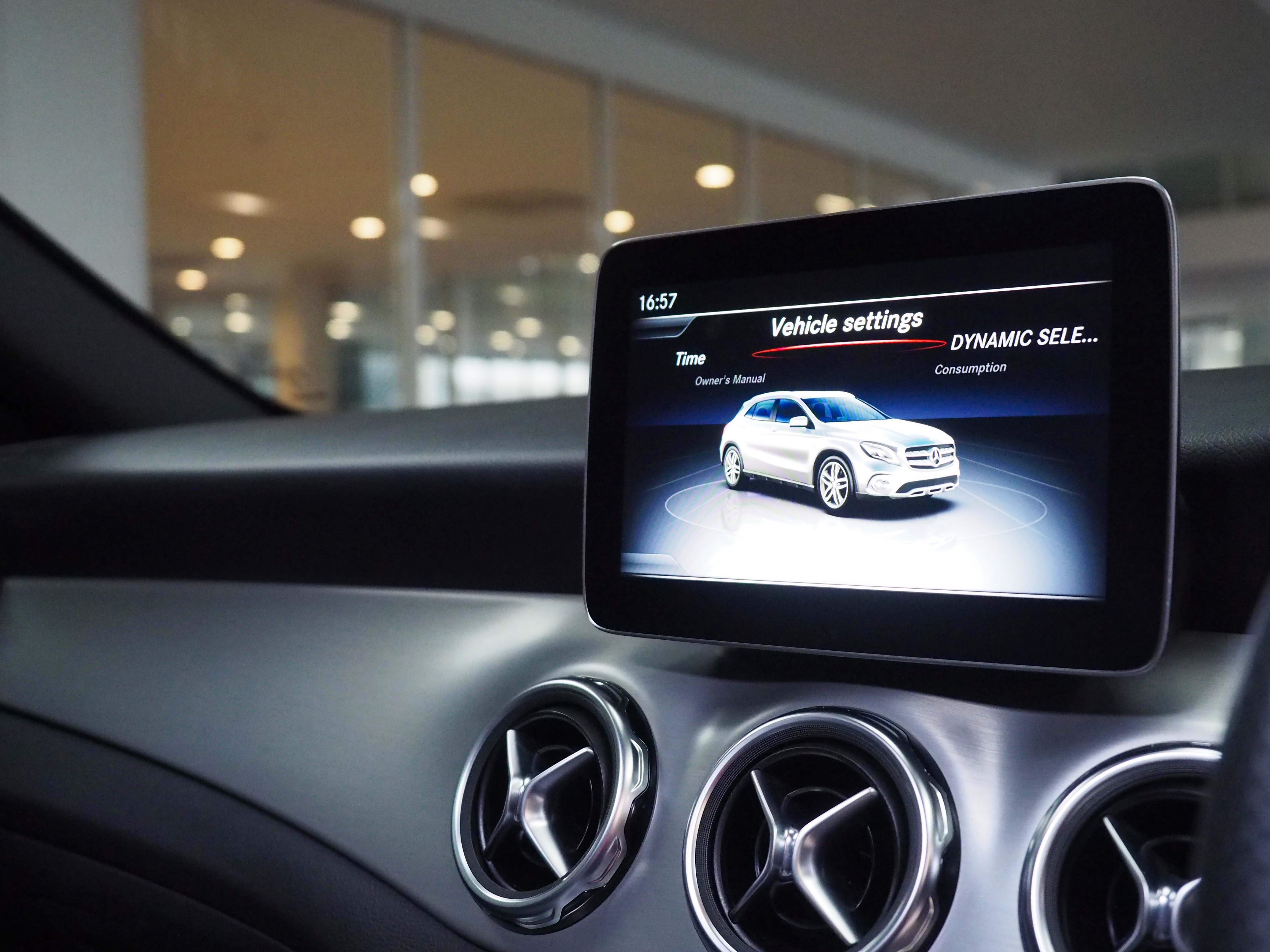 จองแล้ว GLA250 AMG Dynamic W156