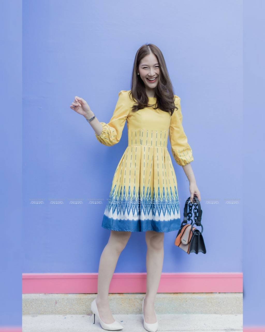 เดรสซิปหลังสีสวยสดลายเส้นคมชัด