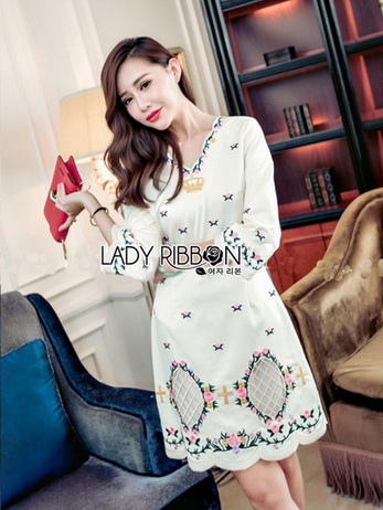 มินิเดรสผ้าเครปสีขาวปักลาย